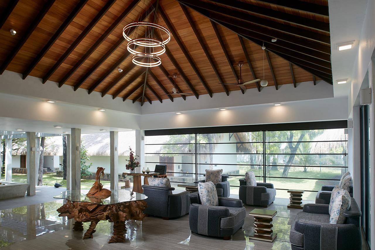 Margosa Bay Hotel Trincomalee Bagian luar foto