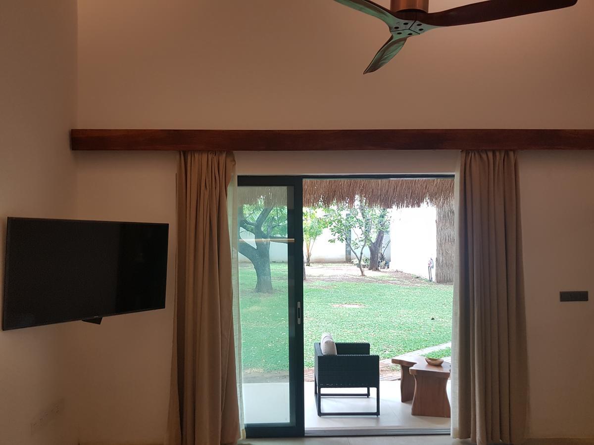 Margosa Bay Hotel Trincomalee Bagian luar foto