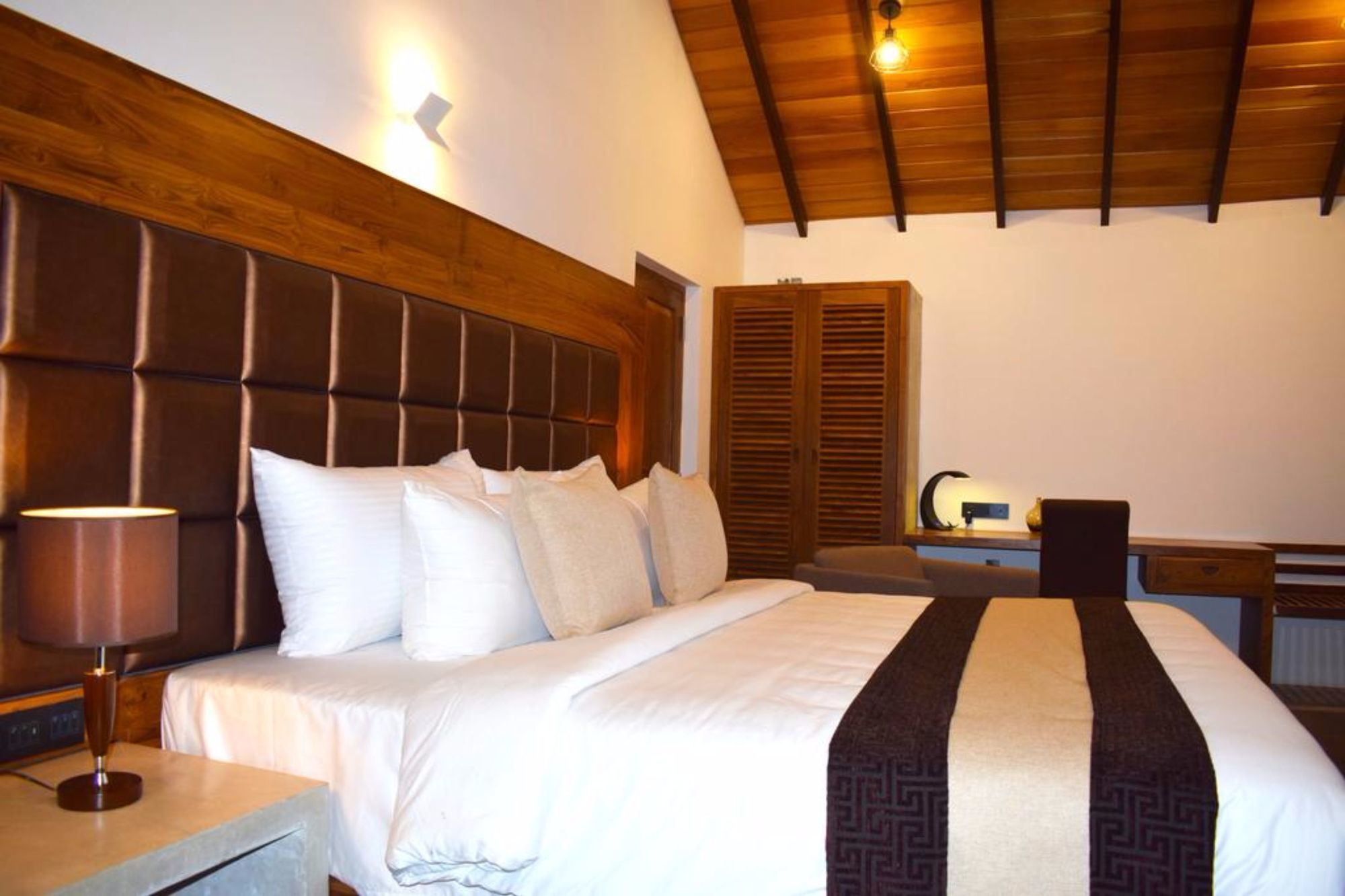 Margosa Bay Hotel Trincomalee Bagian luar foto