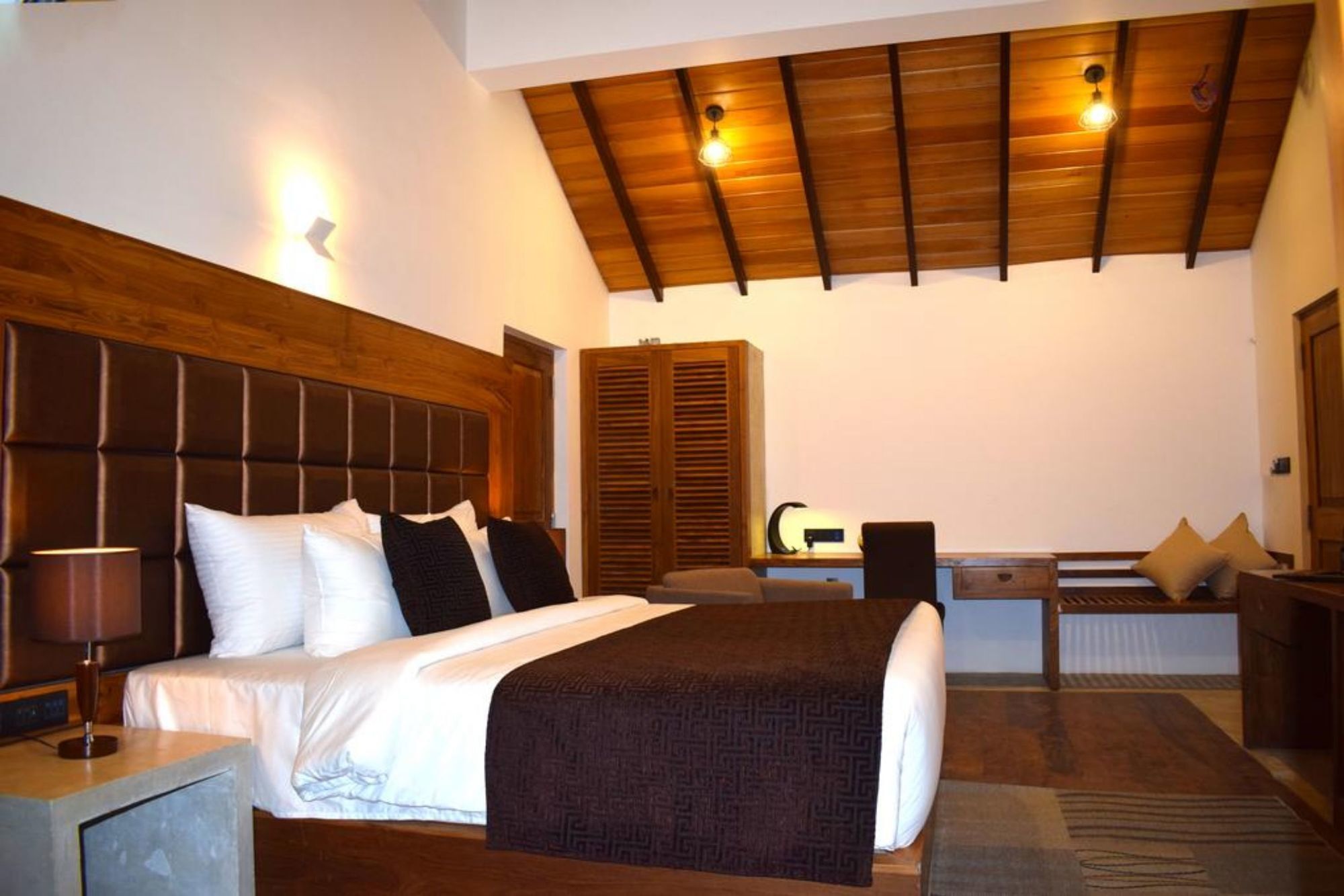 Margosa Bay Hotel Trincomalee Bagian luar foto