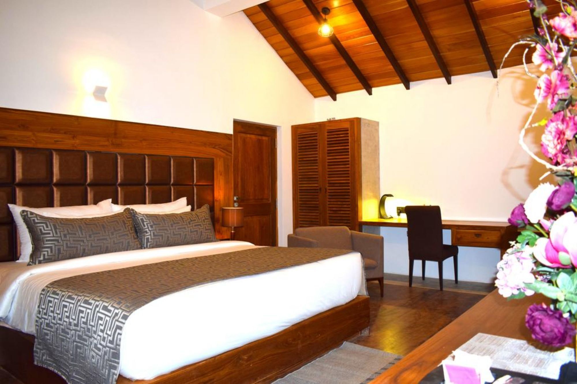 Margosa Bay Hotel Trincomalee Bagian luar foto